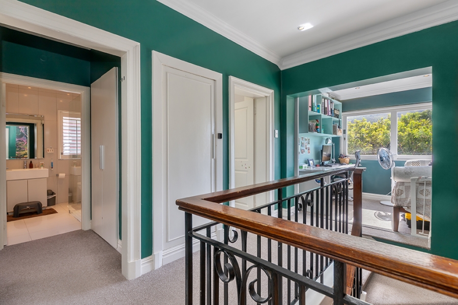 4 Bedroom Property for Sale in Gardens Western Cape